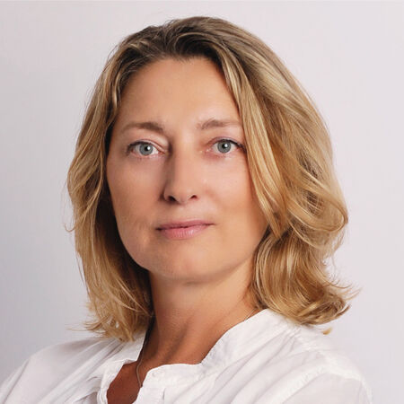 Dr. Jacqueline Esch